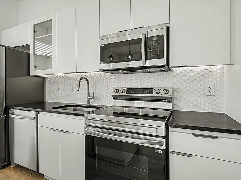 2217 N Fitzhugh Ave #205 — Photo 16