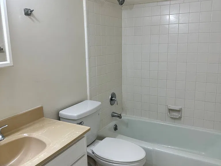153 Albemarle Dr — Photo 8