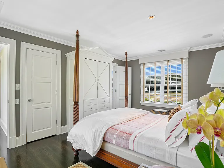 10 Horse Meadow Ln — Photo 17