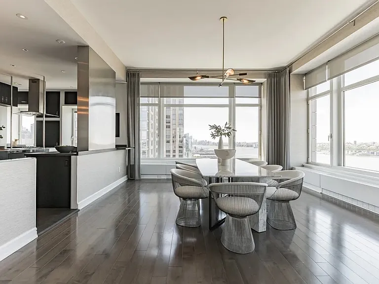 240 Riverside Blvd #1 — Photo 16