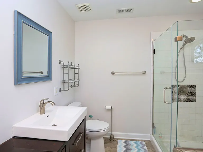323 Columbia Pl NE — Photo 10