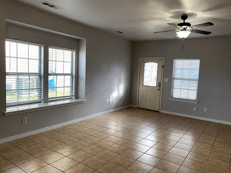 904-906 Parkplace Rdg #906 — Photo 5