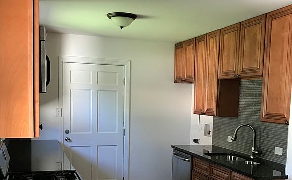 5th image of 946 Chippewa Cir