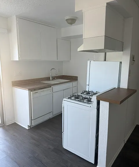 Bellingham Apartments — Photo 1