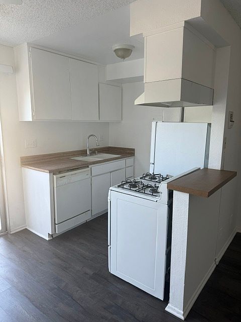 1st image of 5444 Bellingham Ave APT 31