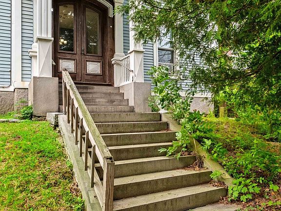 3rd image of 7 Maple Ave