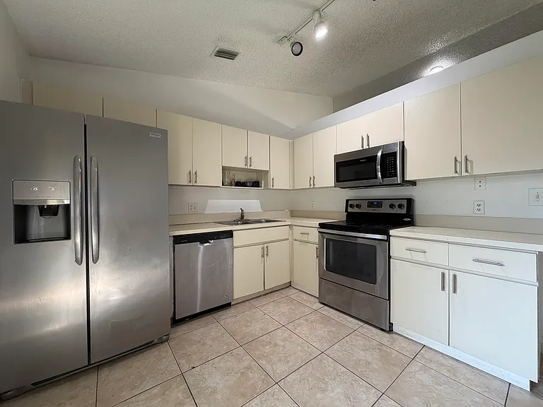 1104 Goldenrod Rd #C — Photo 7