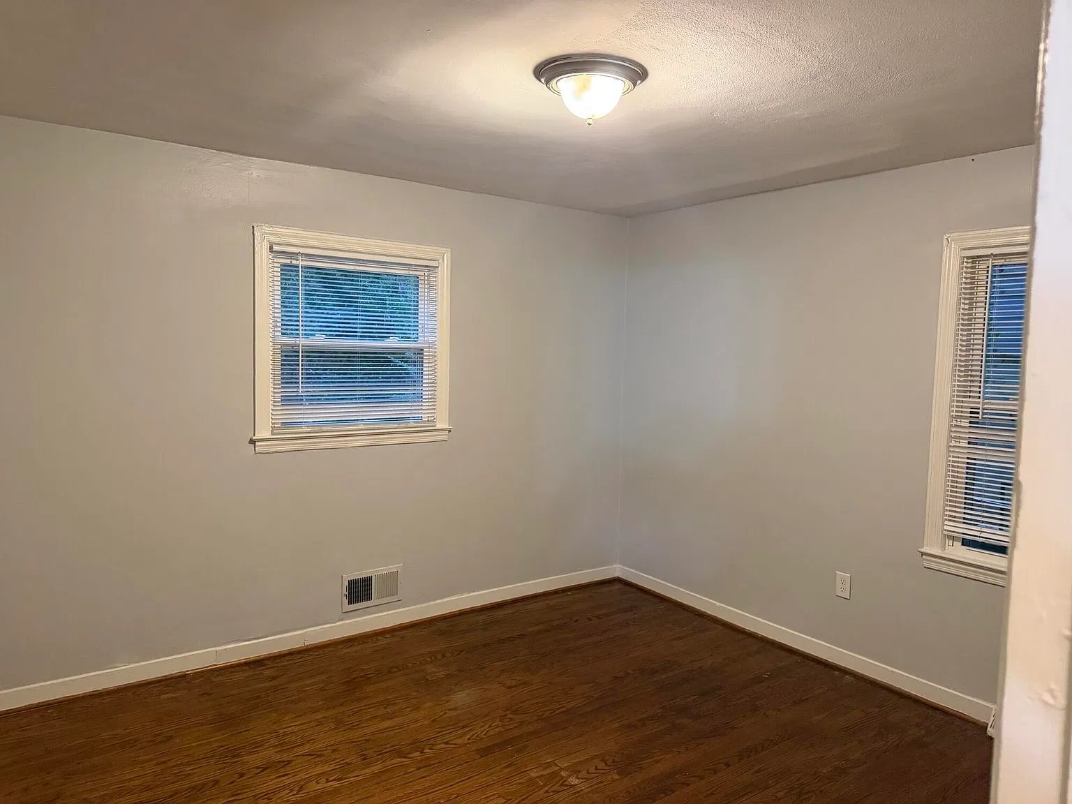 3 bed, 1.0 bath, 850 sqft, $1,025 — Photo 3