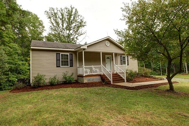 1st image of 688 Lakepoint Dr