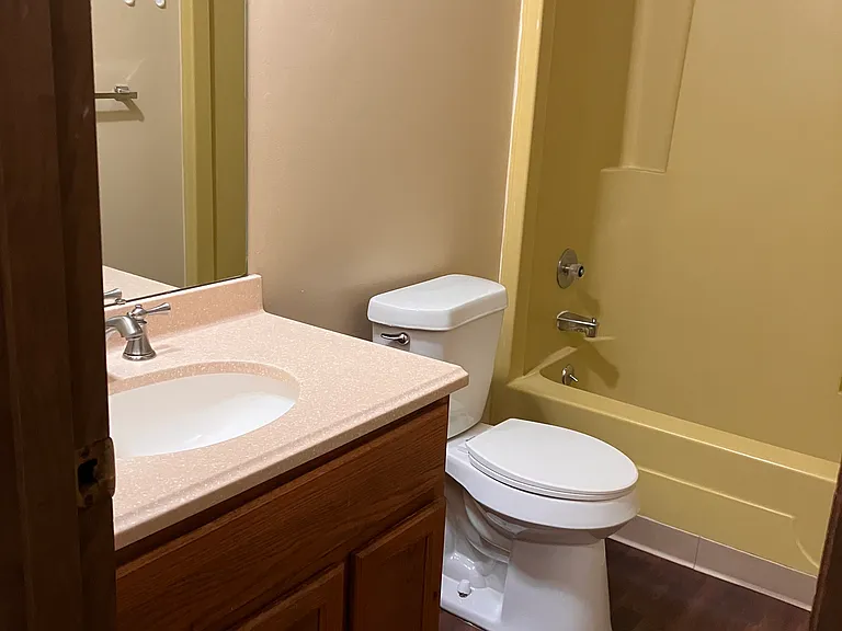 Stonegate Apartment — Photo 9