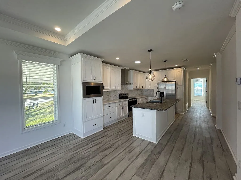 3 bed, 2.0 bath, 1460 sqft, $1,699 — Photo 2