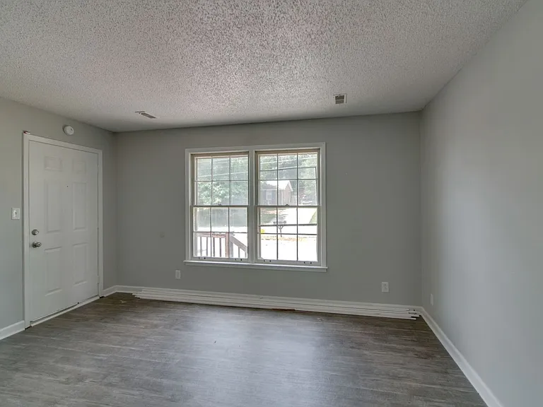 Bennett Dr - 103 — Photo 3