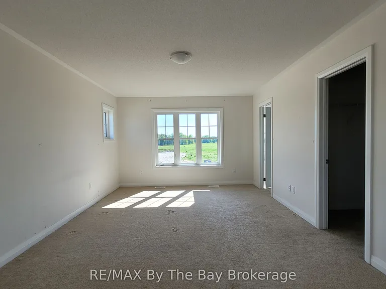 194 Union Blvd — Photo 15