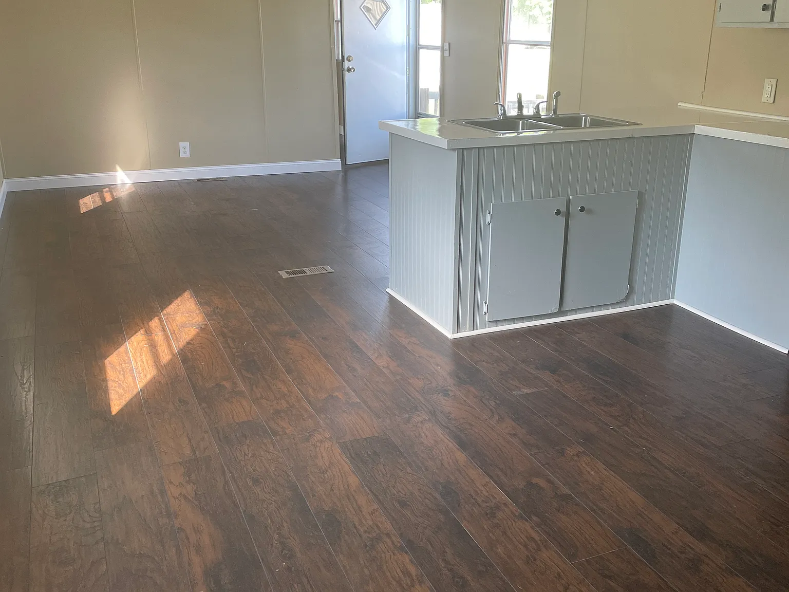 3 bed, 1000 sqft, $900 — Photo 3