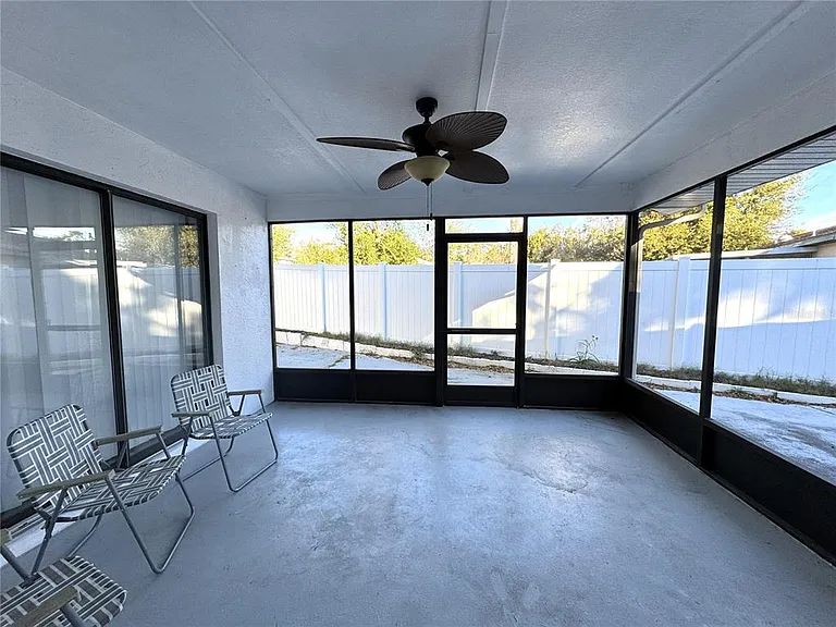 1514 Poe St — Photo 14