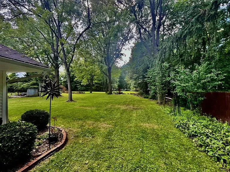 2066 Bradley Rd — Photo 2