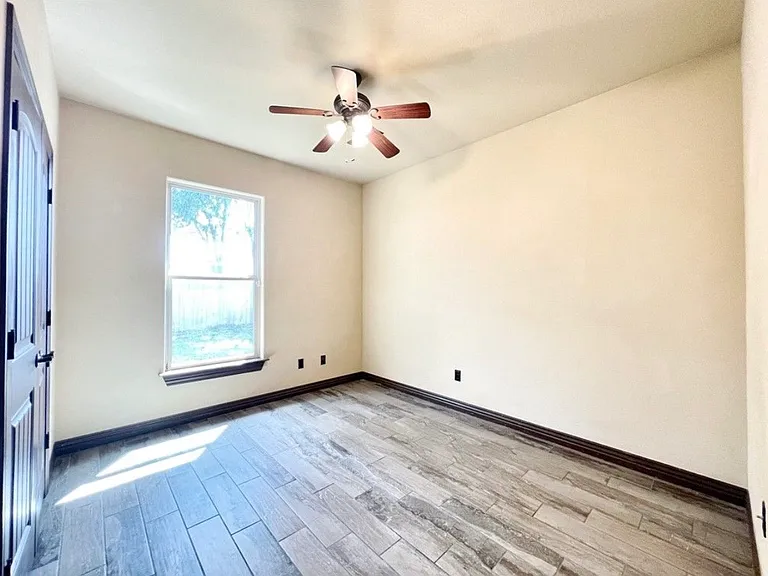 11890 Club House Pkwy — Photo 8