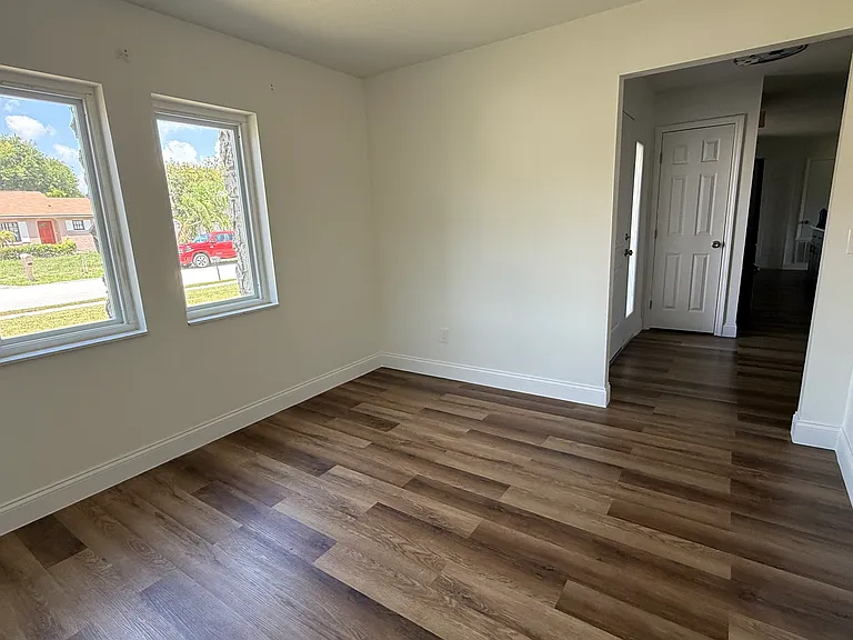 2433 Benjamin Dr — Photo 4