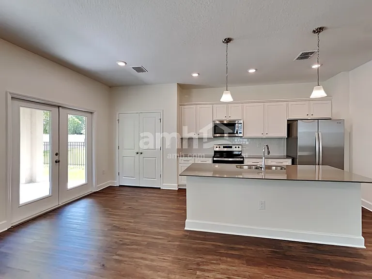 1115 Walden Pond Dr — Photo 4