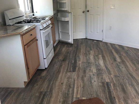 2nd image of 7718 Fountain Ave