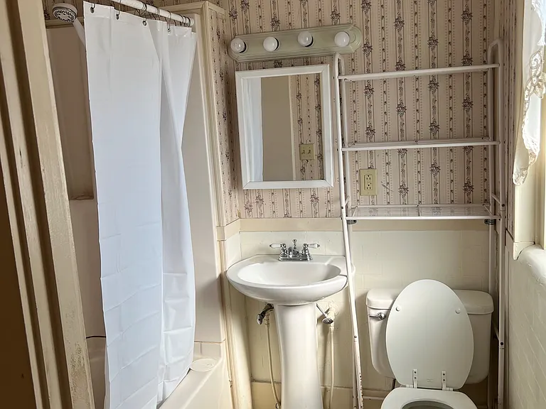 300 Main St #211 — Photo 5