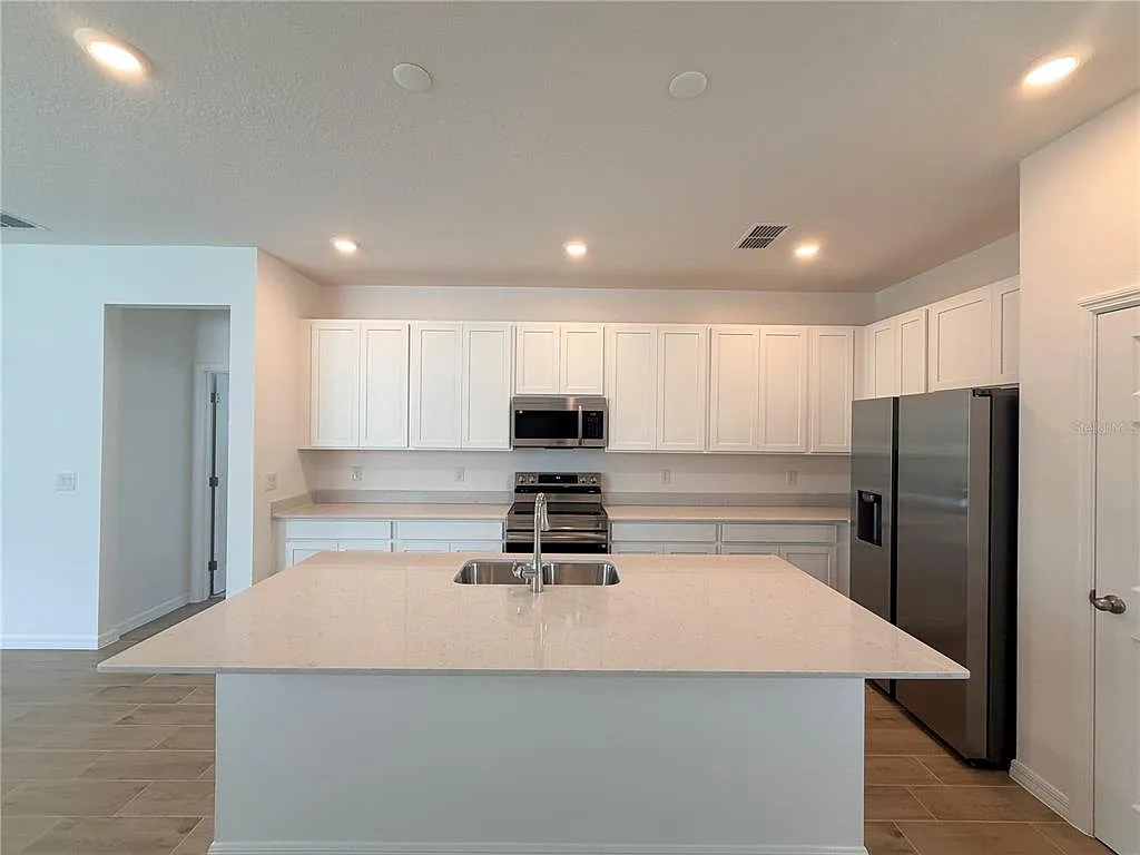4 bed, 2.0 bath, 1647 sqft, $2,600 — Photo 3