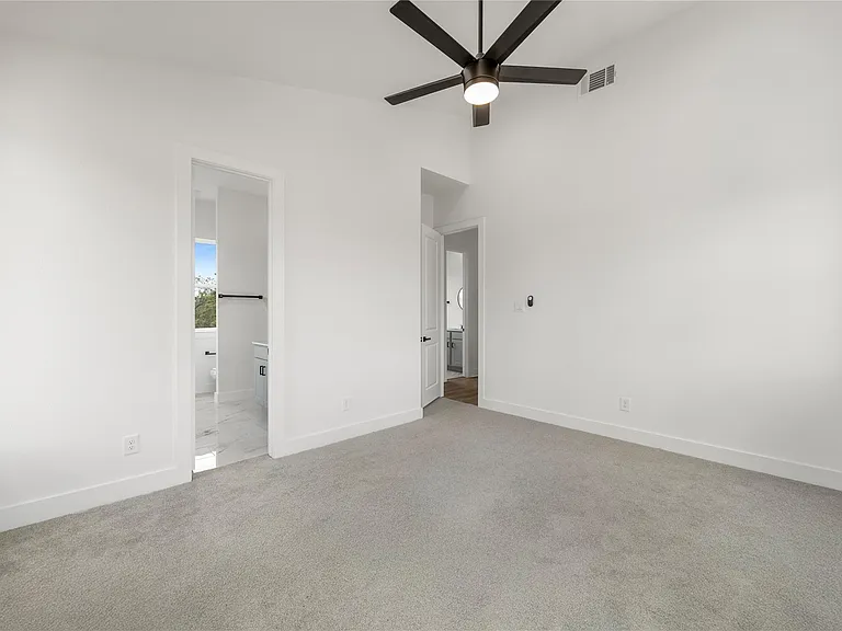 947 Green Meadow Ln #B — Photo 11