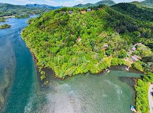 Bend Of The Riv, Hiawassee, GA 30546