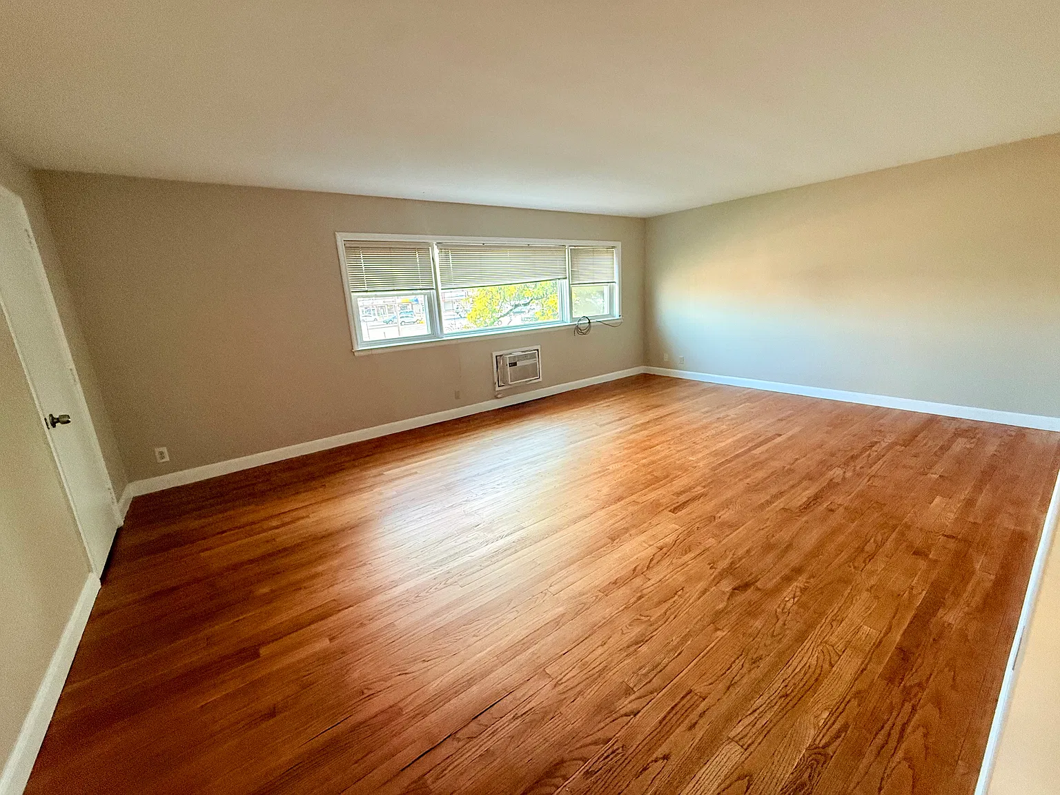 2 bed, 1200 sqft, $1,600 — Photo 4