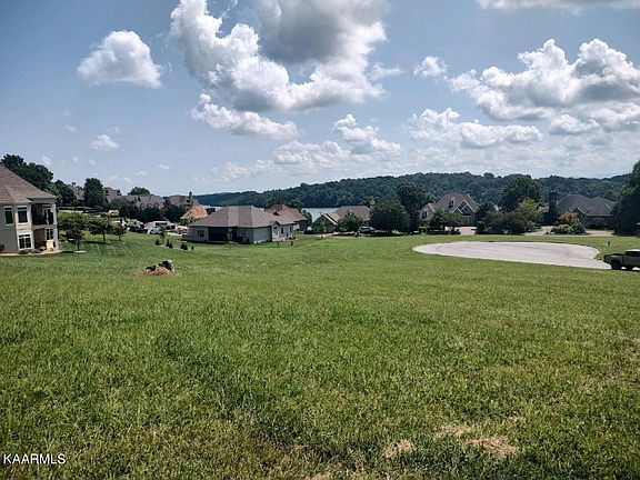 3rd image of 225 Goldfinch Ln #475