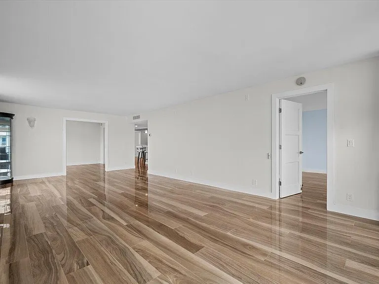 911 Ocean Dr #601 — Photo 8
