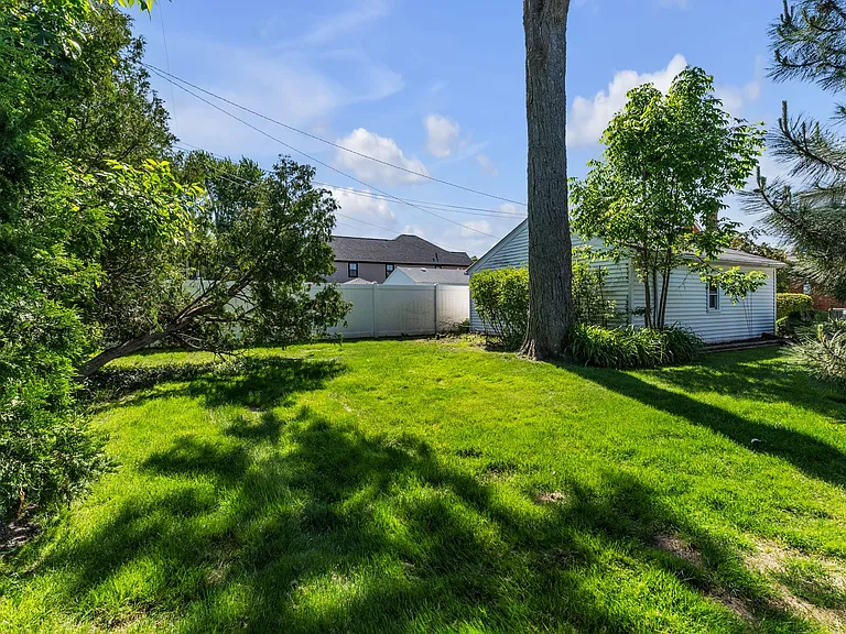 2711 Dorchester Rd — Photo 48