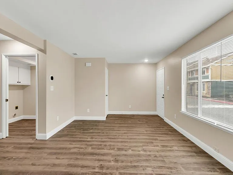 4082 Weymouth Ln — Photo 4
