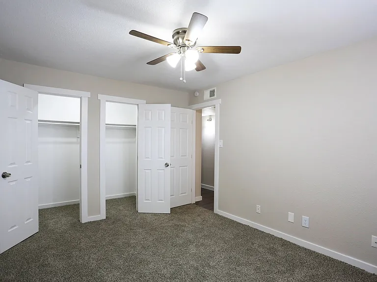 Emerald Lane — Photo 11