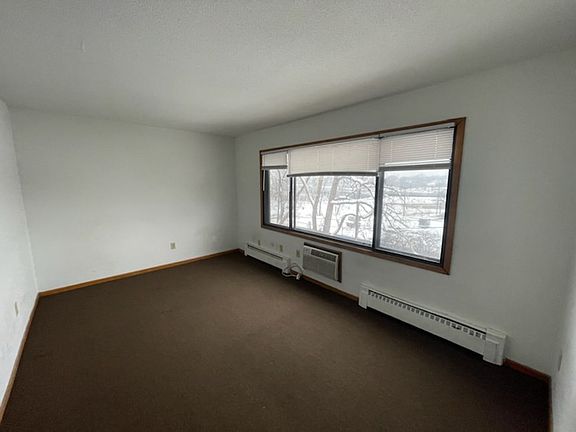 3rd image of 905 Westminster St APT 203