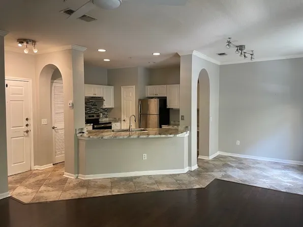 860 N Orange Ave APT 130, Orlando, FL 32801