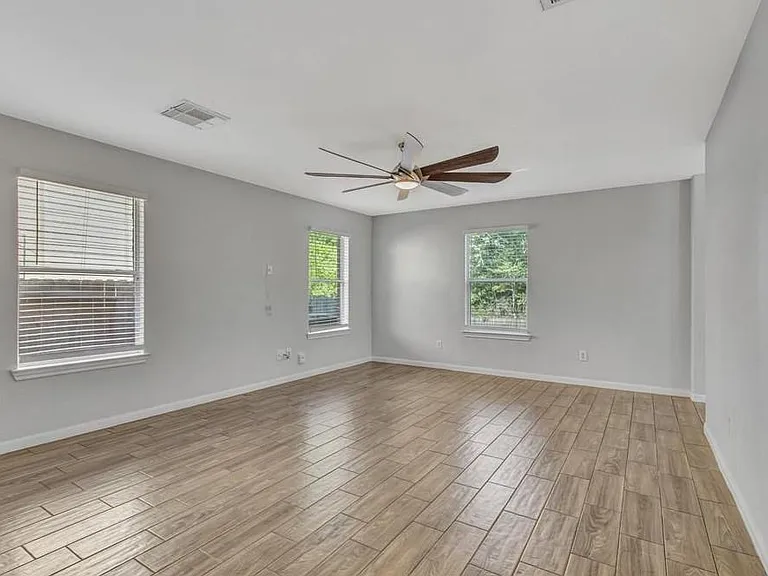 2927 Cypress Island Dr — Photo 5