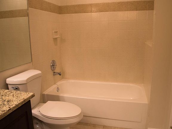 3rd image of 1091 Summit Place Cir APT A