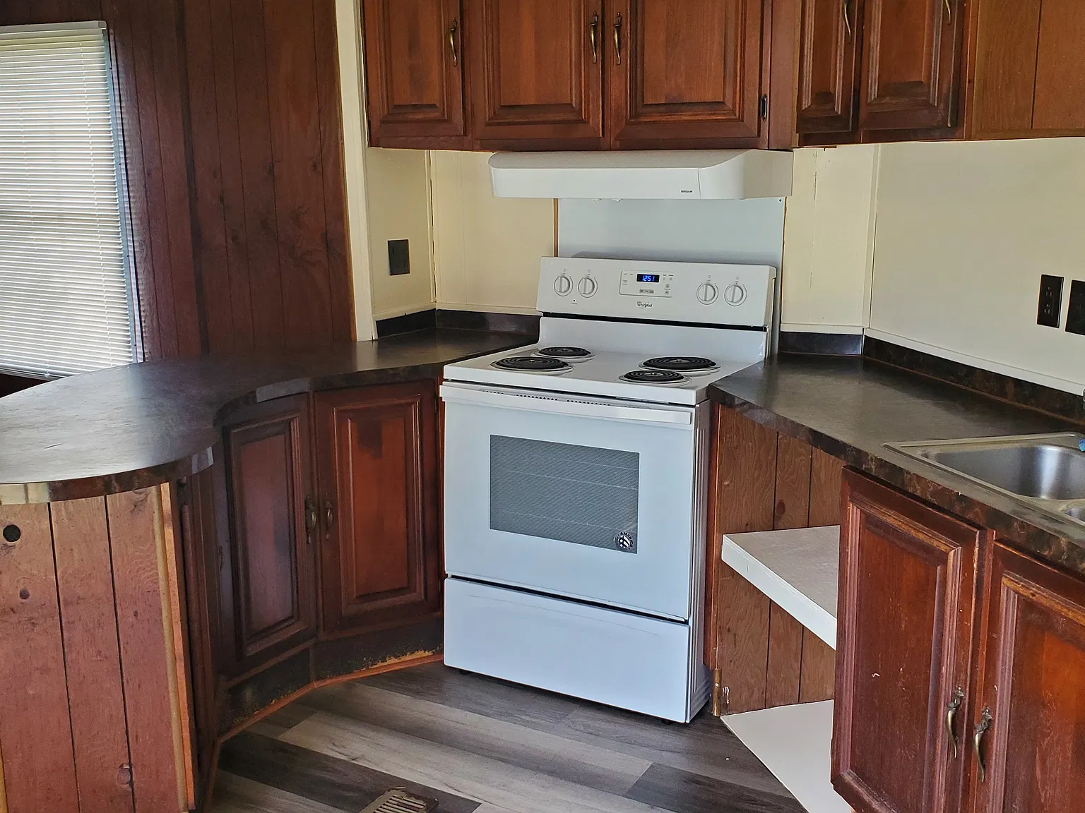 3 bed, 980 sqft, $975 — Photo 2