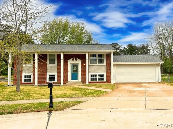 665 Greenhurst Ct, Fenton, MO 63026