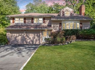 349 Fawnridge Dr, Scotch Plains, NJ 07076