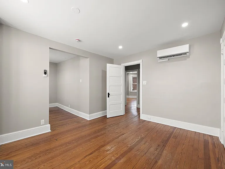 1618 W 14th St — Photo 9