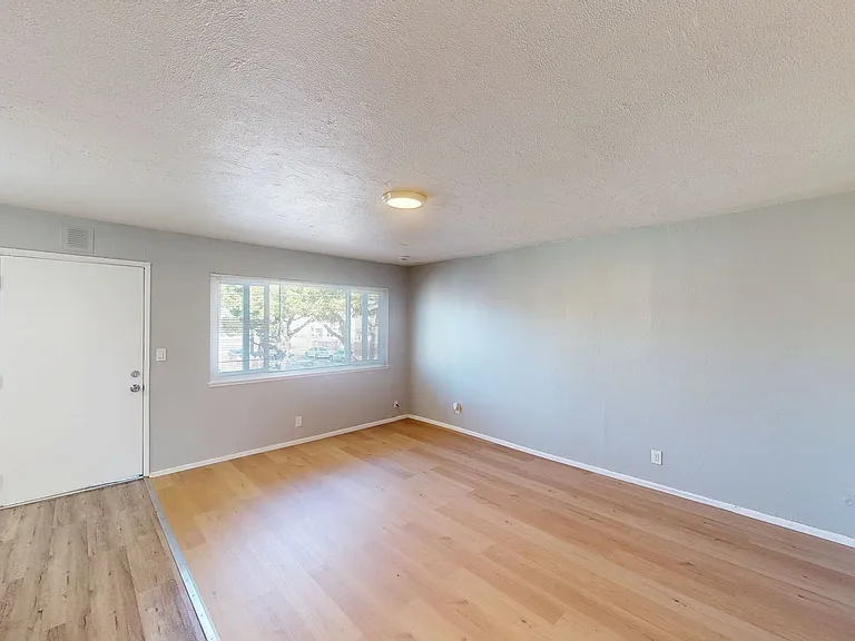 955 75th Ave — Photo 37