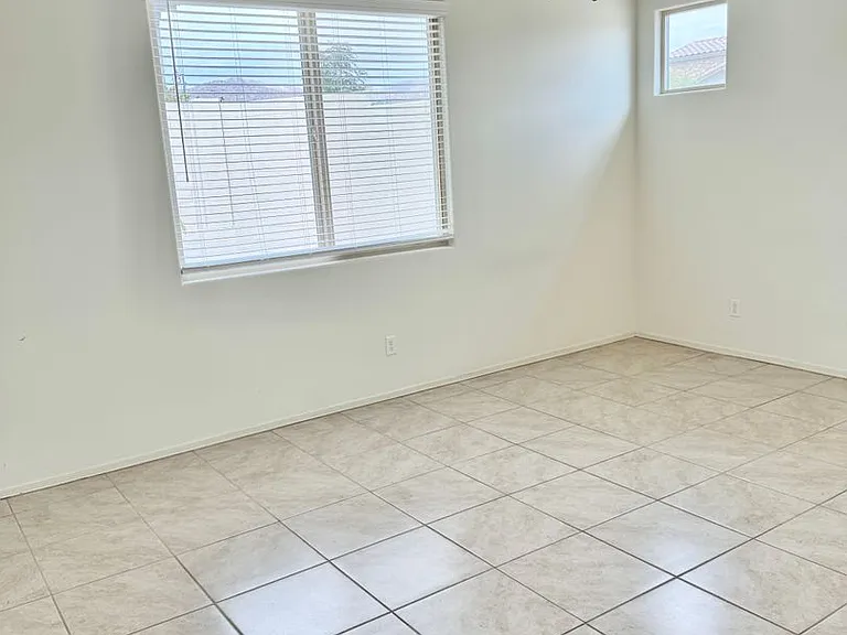 5748 N 194th Ave — Photo 34