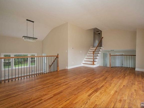 4th image of 11 Ellis Rd