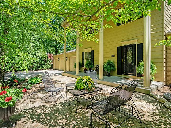 4th image of 3678 Oakbluff Dr SE
