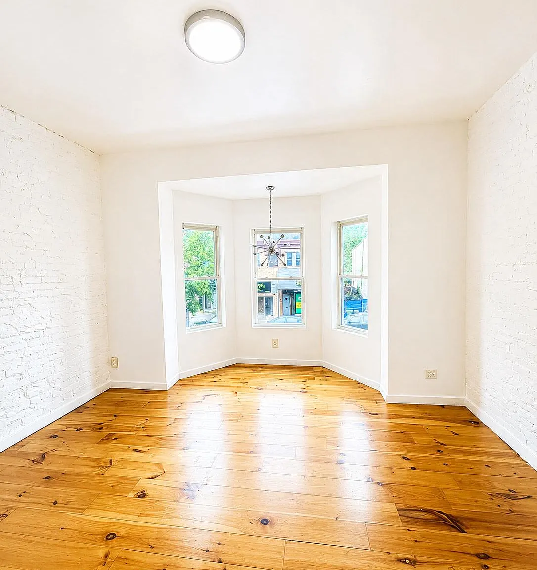 2 bed, 1.0 bath, 1000 sqft, $1,450 — Photo 1