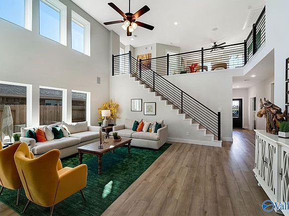 5th image of 218 W Valley Way