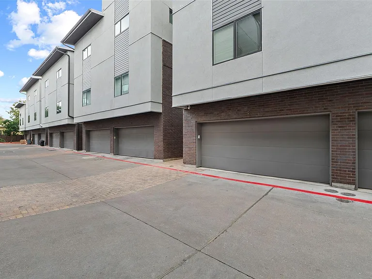 1702 S Lamar Blvd #9 — Photo 23
