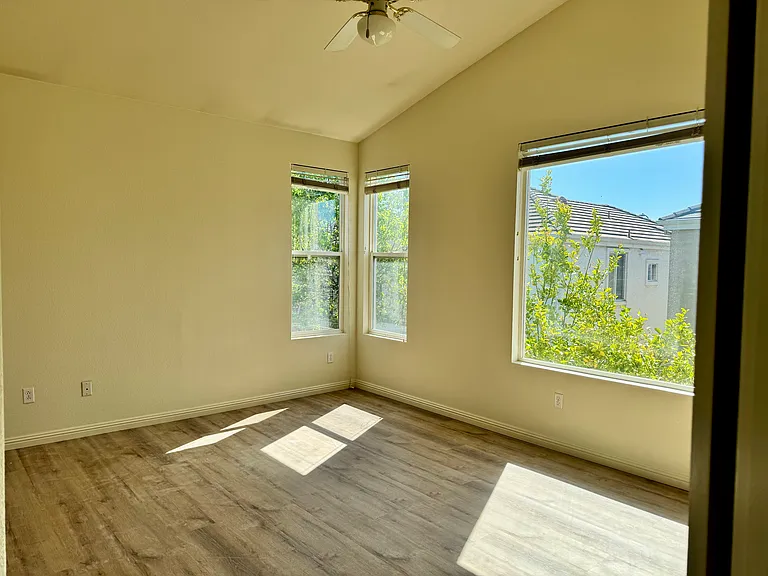 507 Treyburn Cir — Photo 4